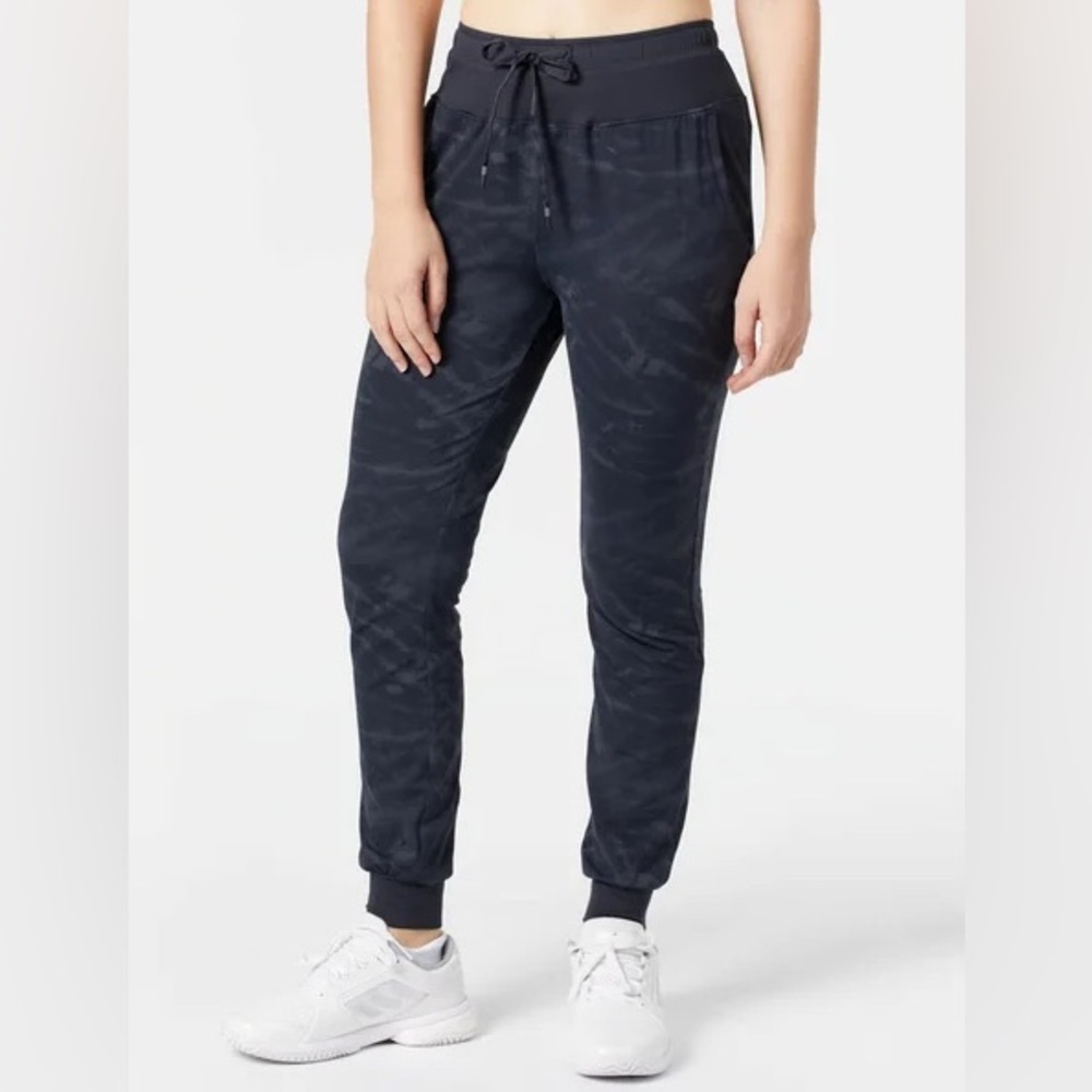 Travis Mathew Women's Fall Long Lunch Jogger Pant in Camouflage Black Small